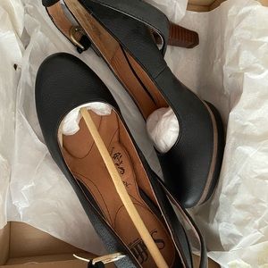 COPY - Sofft Manhattan ankle strap platform pumps 8.5